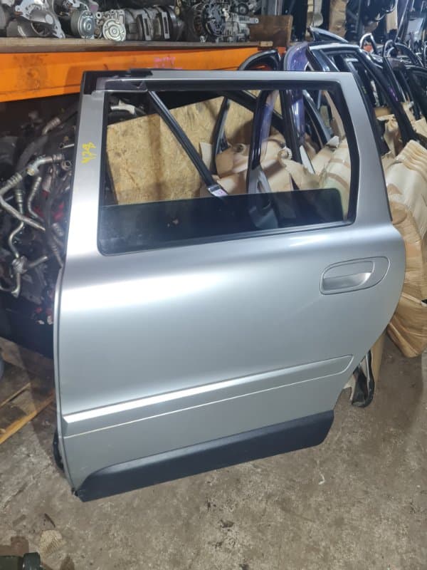Дверь Volvo XC70 SZ B5254T2 2005 задн. лев. (б/у)