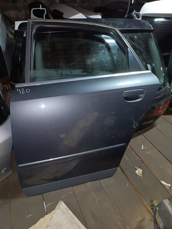 Дверь Audi A4 8E2 AMB 2002 задн. лев. (б/у)