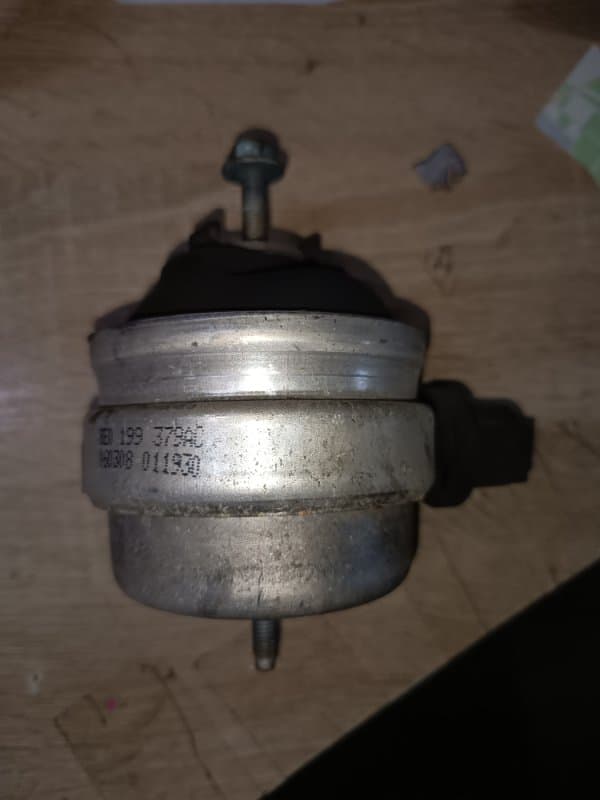 Опора ДВС Audi A4 8ED BWE 2006 (б/у)