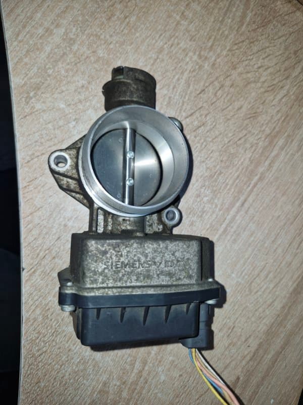 Дроссельная заслонка Peugeot 307 3H RFJ 2008 (б/у)