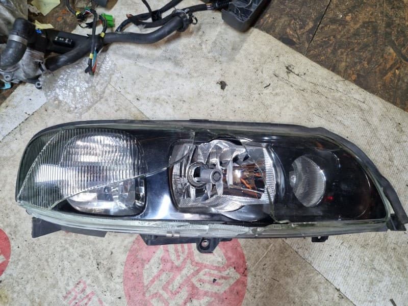 Корпус фары ксенон Volvo V70 SW B5254T4 2004 прав. (б/у)