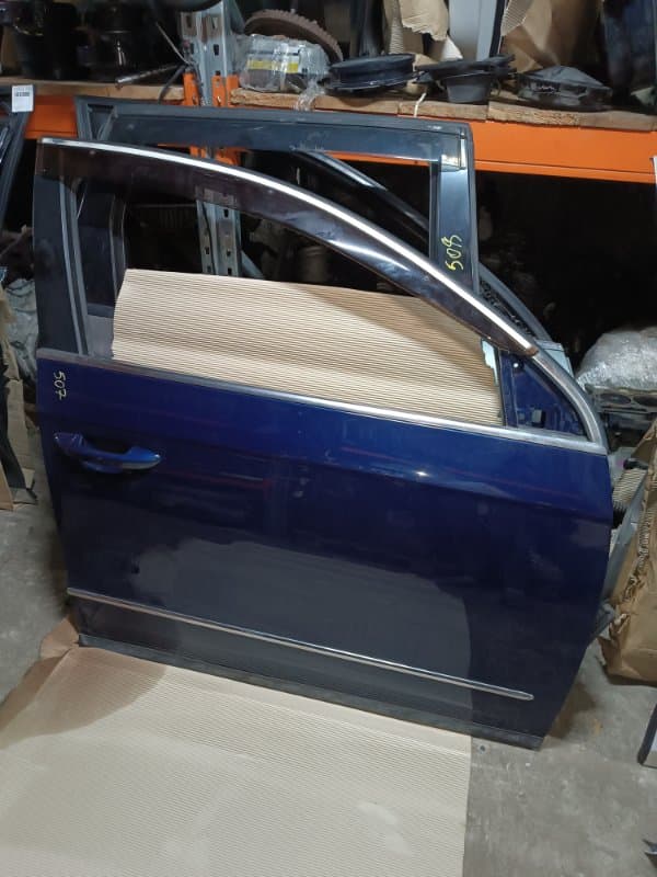Дверь Volkswagen Passat 3C2 AXZ 2008 перед. прав. (б/у)
