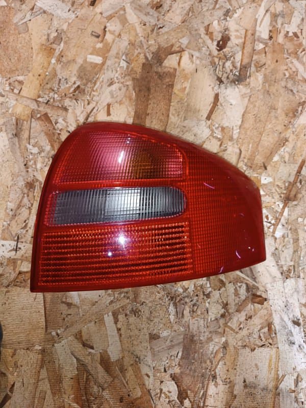 Фонарь Audi A6 4B2 APR 1999 задн. прав. (б/у)