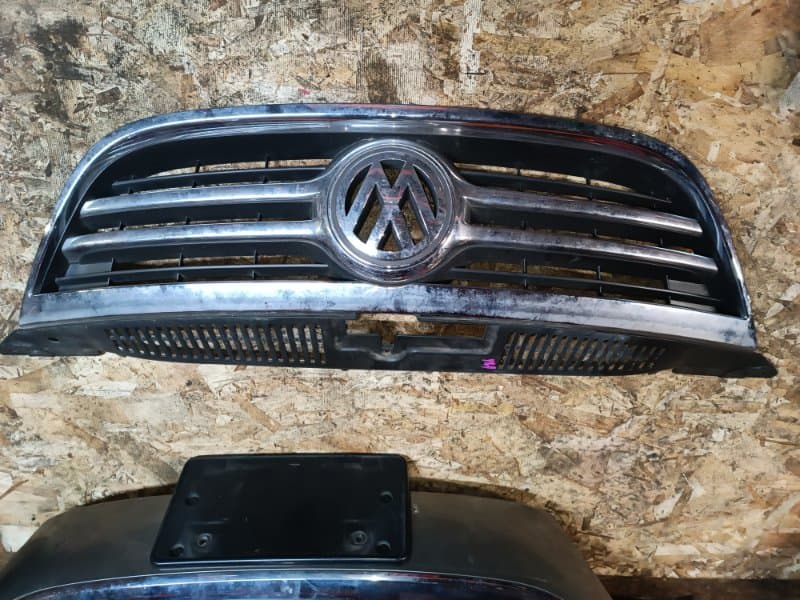 Решетка радиатора Volkswagen Tiguan 5N1 CAW 2010 (б/у)