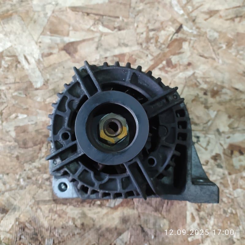 Генератор без обгонной муфты 140А Volvo S80 TS B6294S2 2001 (б/у)