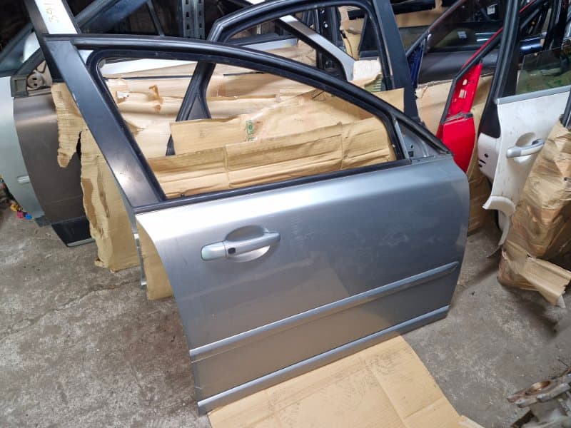 Дверь Volvo s40 MS B5244S 2010 перед. прав. (б/у)