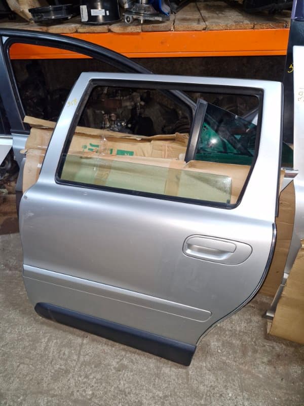 Дверь Volvo XC70 P2 B5254T2 2005 задн. лев. (б/у)