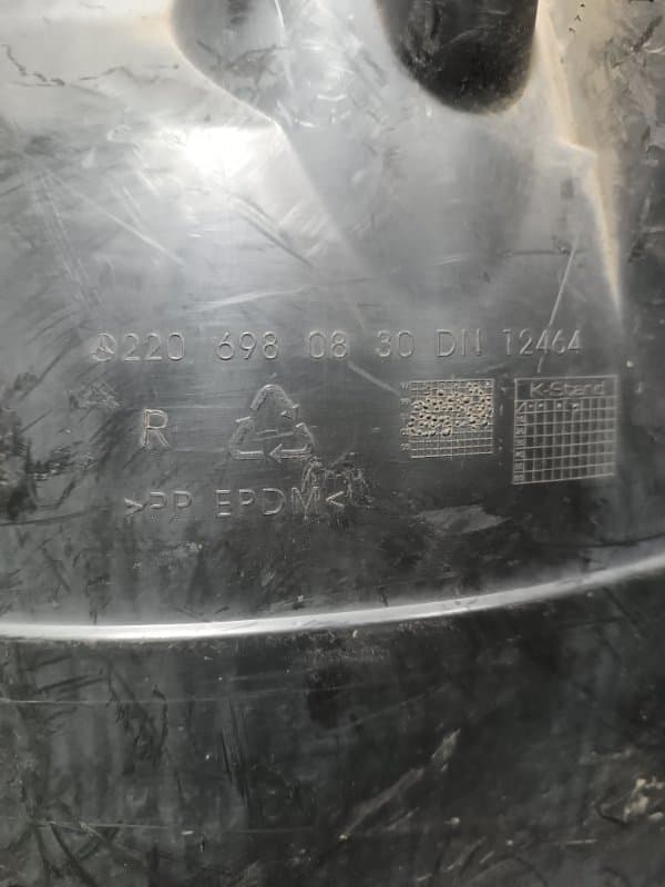 Подкрылок Mercedes-Benz 220 прав. (б/у)