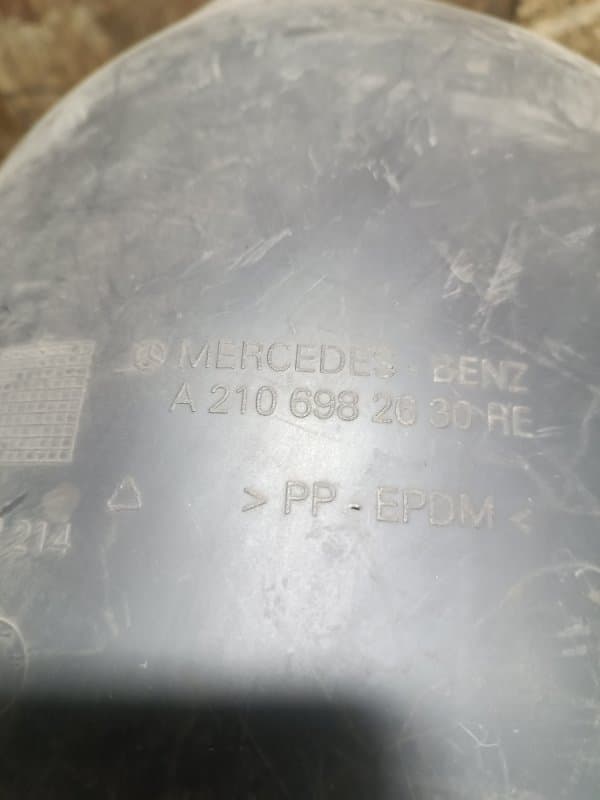 Подкрылок Mercedes-Benz E-Class W210 104.995 1996 (б/у)