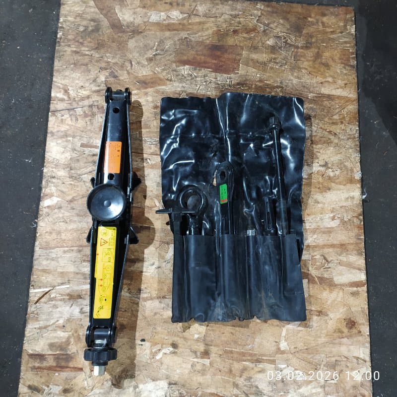 ДОМКРАТ+НАБОР ИНСТРУМЕНТОВ Mercedes-Benz Viano W639 112.976 2007 (б/у)