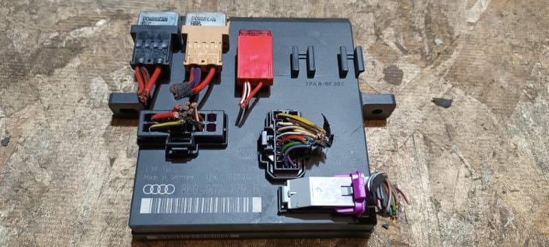 Блок управления бортовой сети Audi A4 8E5 AMB 2003 (б/у)