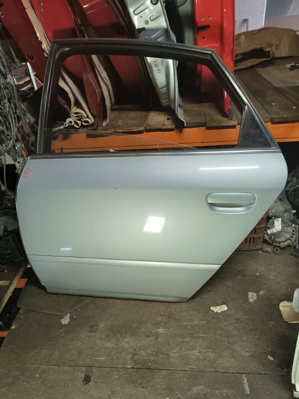 Дверь Audi A6 4B2 ACK 2001 задн. лев. (б/у)