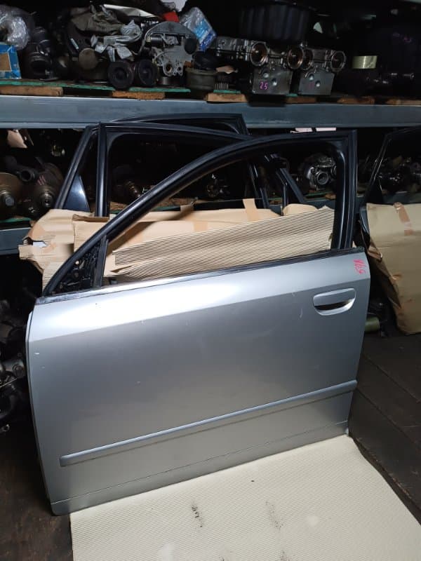 Дверь Audi A4 8E2 AMB 2003 перед. лев. (б/у)