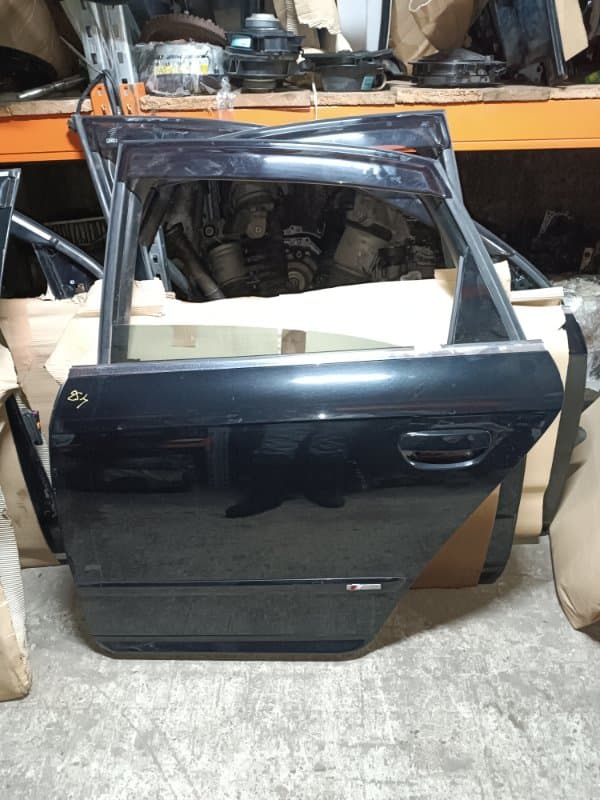 Дверь Audi A4 8EC BWE 2006 задн. лев. (б/у)