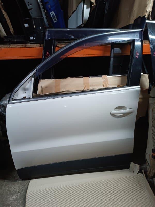 Дверь Volkswagen Tiguan 5N1 CCZ 2011 перед. лев. (б/у)