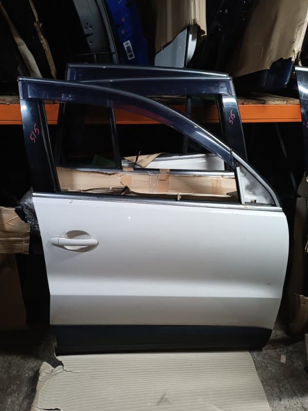 Дверь Volkswagen Tiguan 5N1 CCZ 2011 перед. прав. (б/у)