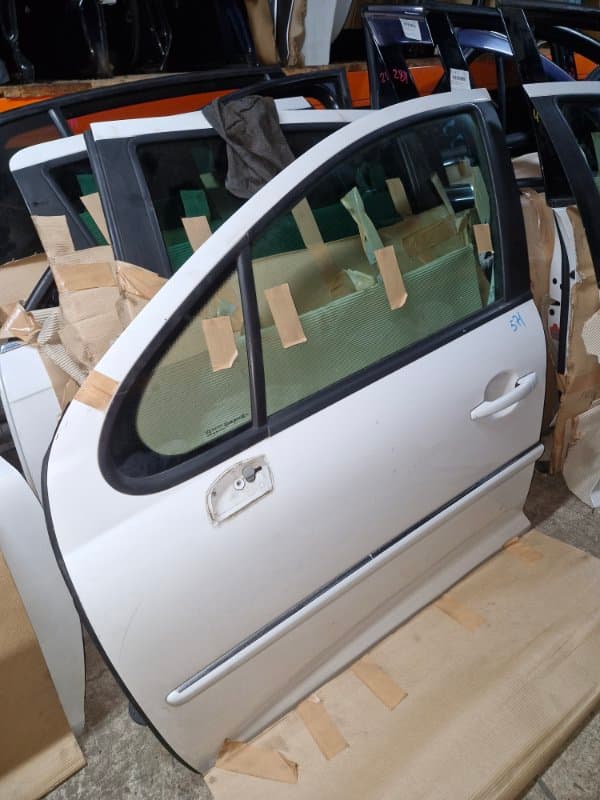 Дверь Peugeot 207 ХЕЧБЕК 5FS EP6C 2010 перед. лев. (б/у)