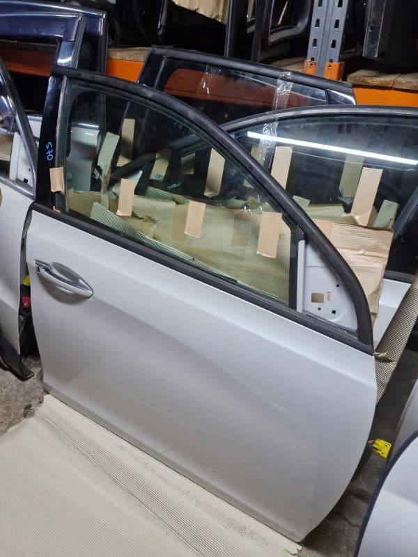 Дверь Peugeot 308 T92 HN01 2014 перед. прав. (б/у)