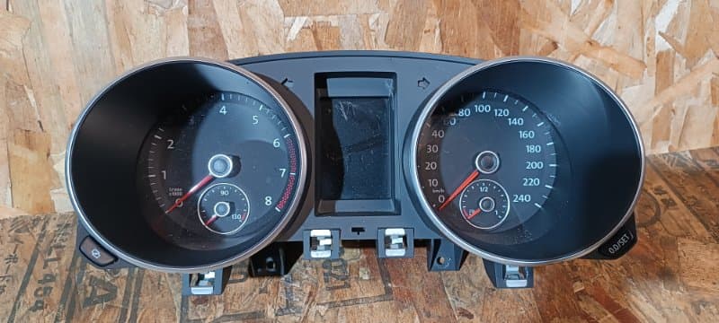 Щиток приборов Volkswagen Golf 5K1 CBZ 2012 (б/у)