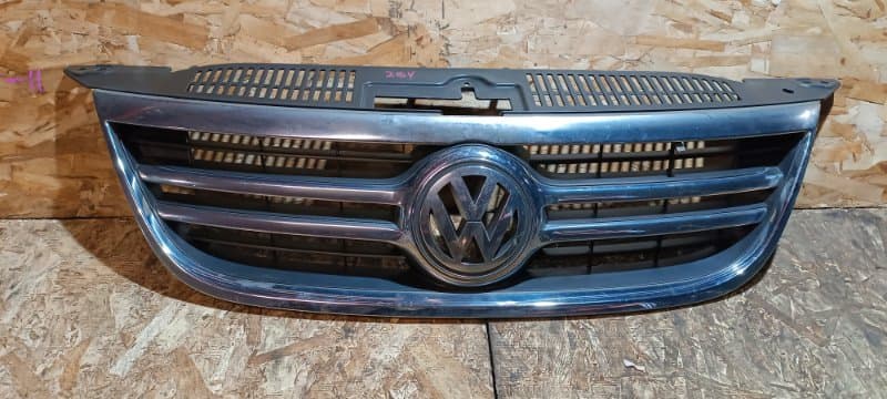 Решетка радиатора Volkswagen Tiguan 5N1 CAW 2010 (б/у)