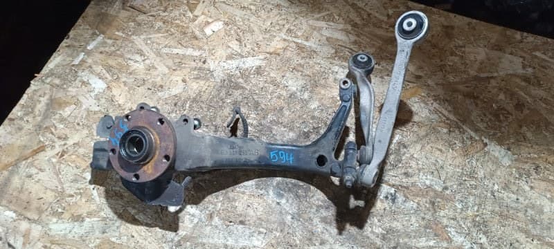 Кулак в сборе со ступицей Audi A6 4B2 ACK 2001 перед. прав. (б/у)