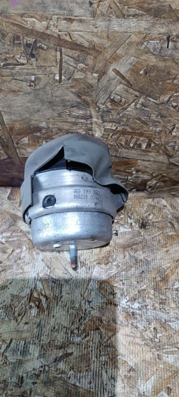 Опора ДВС Audi A4 8EC BWE 2006 перед. прав. (б/у)