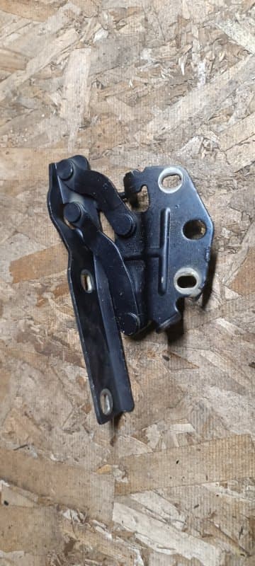 Петля капота Volkswagen Passat 365 CCZ 2015 прав. (б/у)
