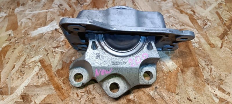 Опора ДВС VOLVO ХС90 LA D4204T11 2017 лев. (б/у)
