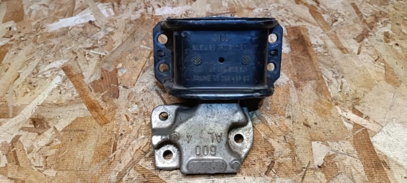 Опора ДВС Audi A4 8E5 AMB 2003 (б/у)