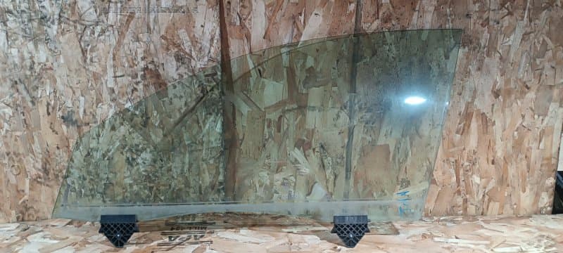 Стекло двери Audi S8 4E BSM 2007 перед. лев. (б/у)