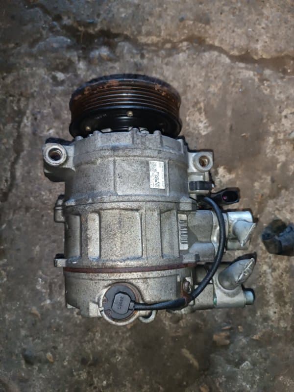Компрессор кондиционера Audi A4 8E2 AMB 2003 (б/у)