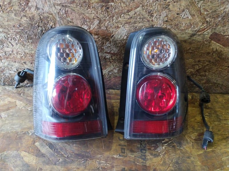 Комплект фонарей Ford Escape EPFW L3 2006 задн. (б/у)