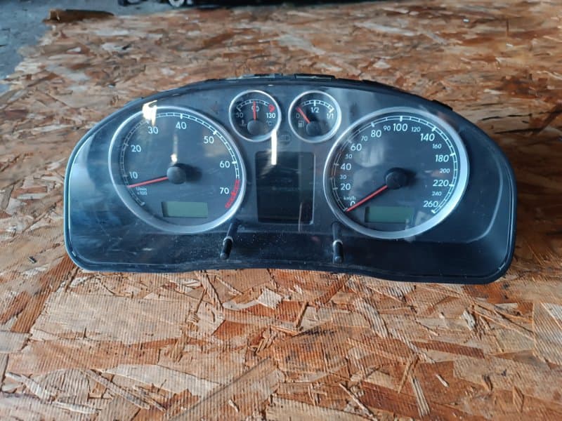 Щиток приборов Volkswagen Passat 3B6 AMX 2002 (б/у)
