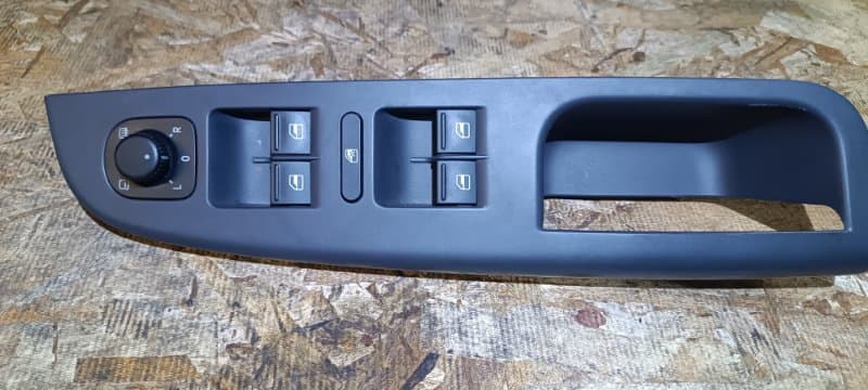 Кнопка стеклоподъёмника Volkswagen Golf 1K1 BLG 2009 (б/у)
