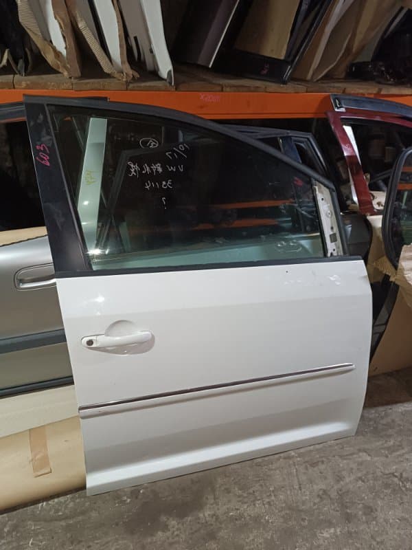 Дверь Volkswagen Touran 1T3 CAV 2010 перед. прав. (б/у)