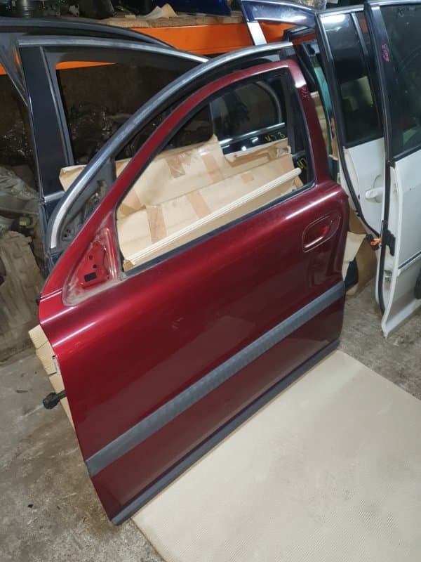 Дверь Volvo V70 SW B5244S 2002 перед. лев. (б/у)