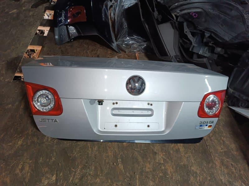 Крышка багажника Volkswagen Jetta 1K5 BVY 2008 (б/у)
