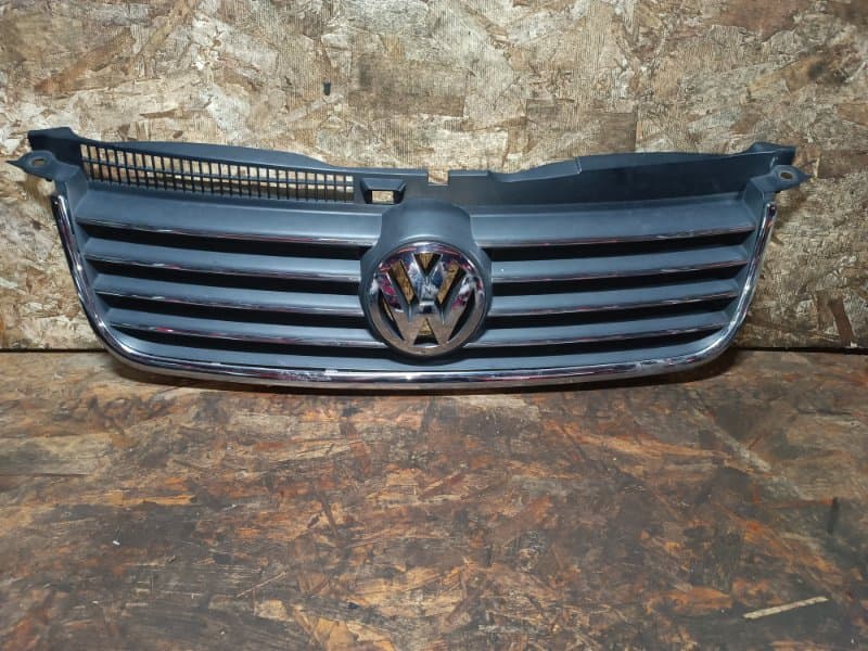 Решетка радиатора Volkswagen Passat 3B6 AMX 2002 (б/у)