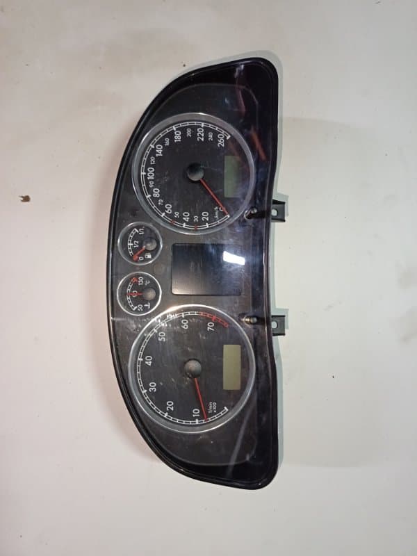 Щиток приборов Volkswagen Passat 3B6 AMX 2002 (б/у)