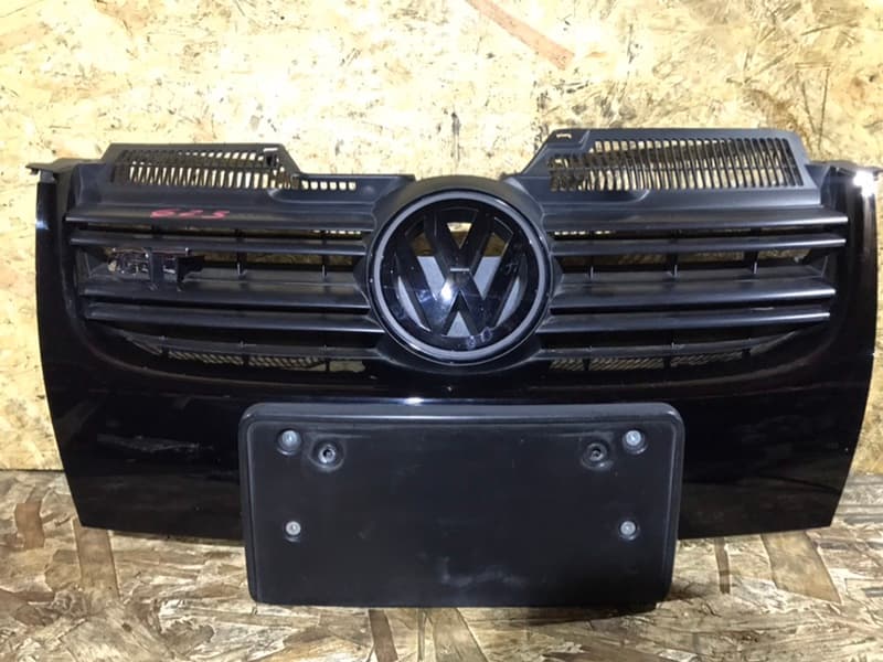Решетка радиатора Volkswagen Golf 1K1 BLG 2009 (б/у)