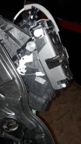 Замок Volvo XC60 2010 задн. прав. (б/у)