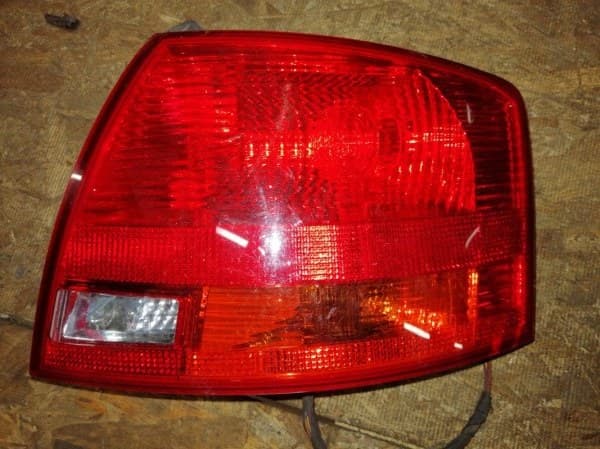 Фонарь Audi A4 B7 задн. прав. (б/у)