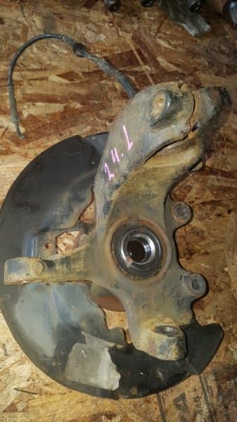 Кулак Volvo S40 B5244S4 2008 перед. лев. (б/у)