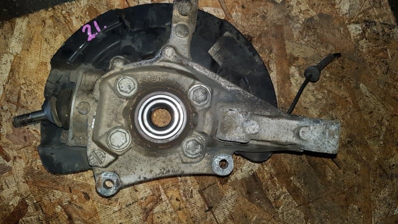Кулак Volvo S60 СЕДАН B5254T2 2005 перед. лев. (б/у)