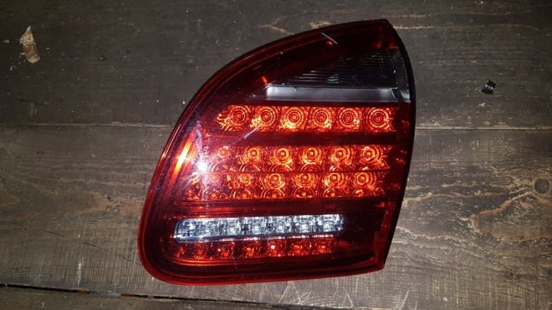 Фонарь крышки багажника Porsche Cayenne 958 3.6 2010 прав. (б/у)