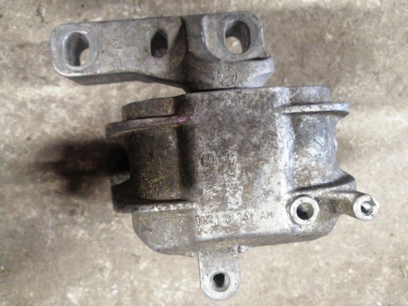 Опора ДВС Audi A3 8P 2.0 (б/у)