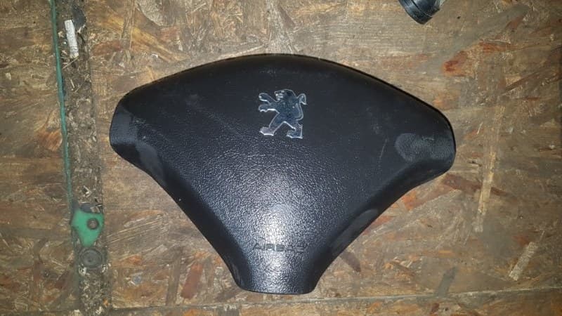 Заглушка аэрбега Peugeot 307 2001 (б/у)