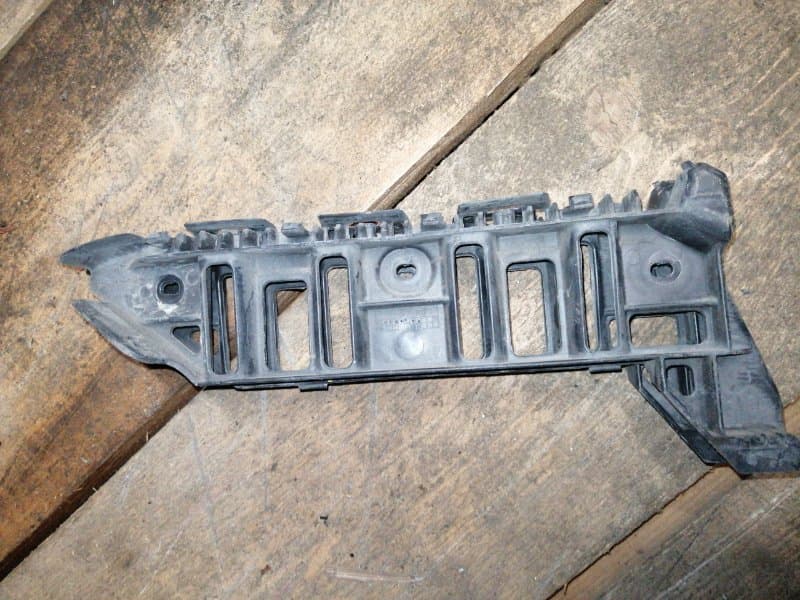 Кронштейн бампера Volkswagen Touran 1T2 BMY 2008 прав. (б/у)