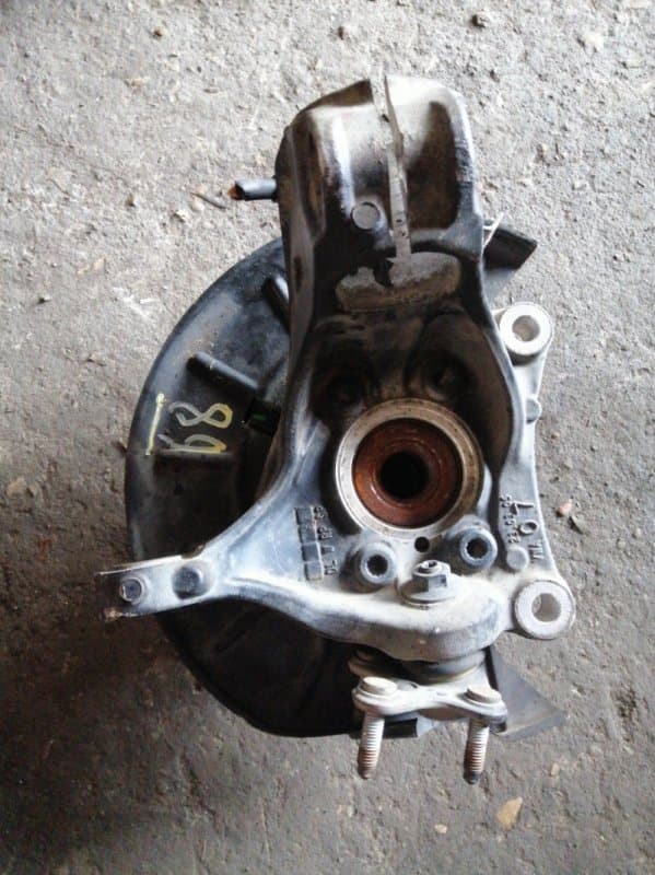 Кулак Volkswagen Sharan 7N1 CAV 2011 перед. лев. (б/у)