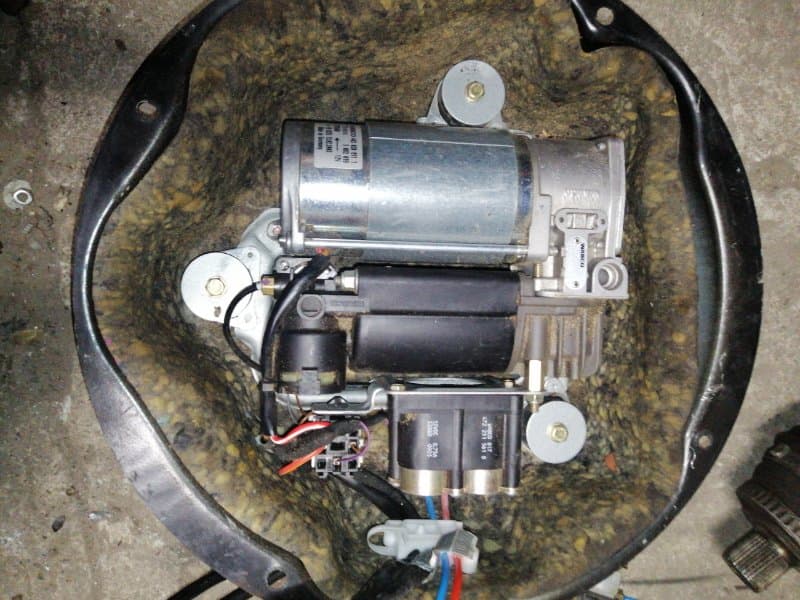 Компрессор подвески BMW X5 E53 M54B30 2001 (б/у)